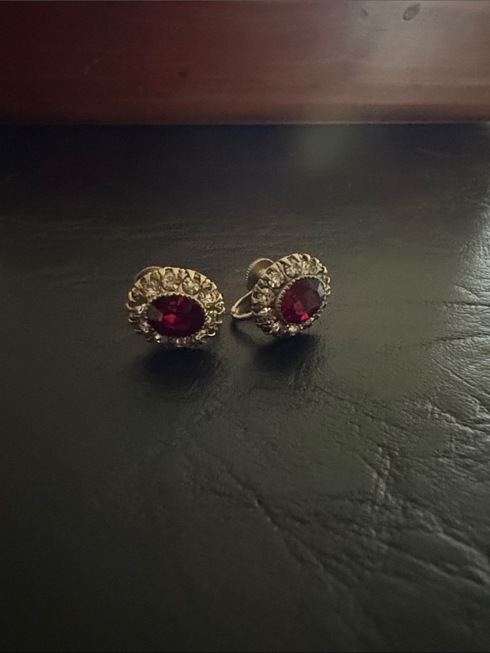 Vargas Vintage-Style Red Crystal screw-On Earrings